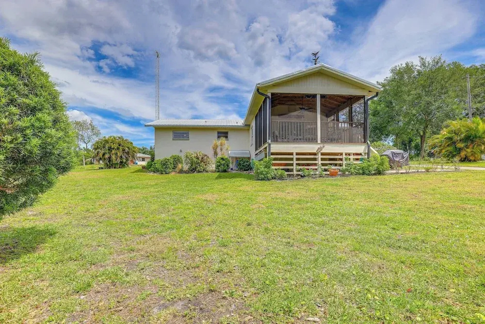 Private & Picturesque Escape on Lake Henry!