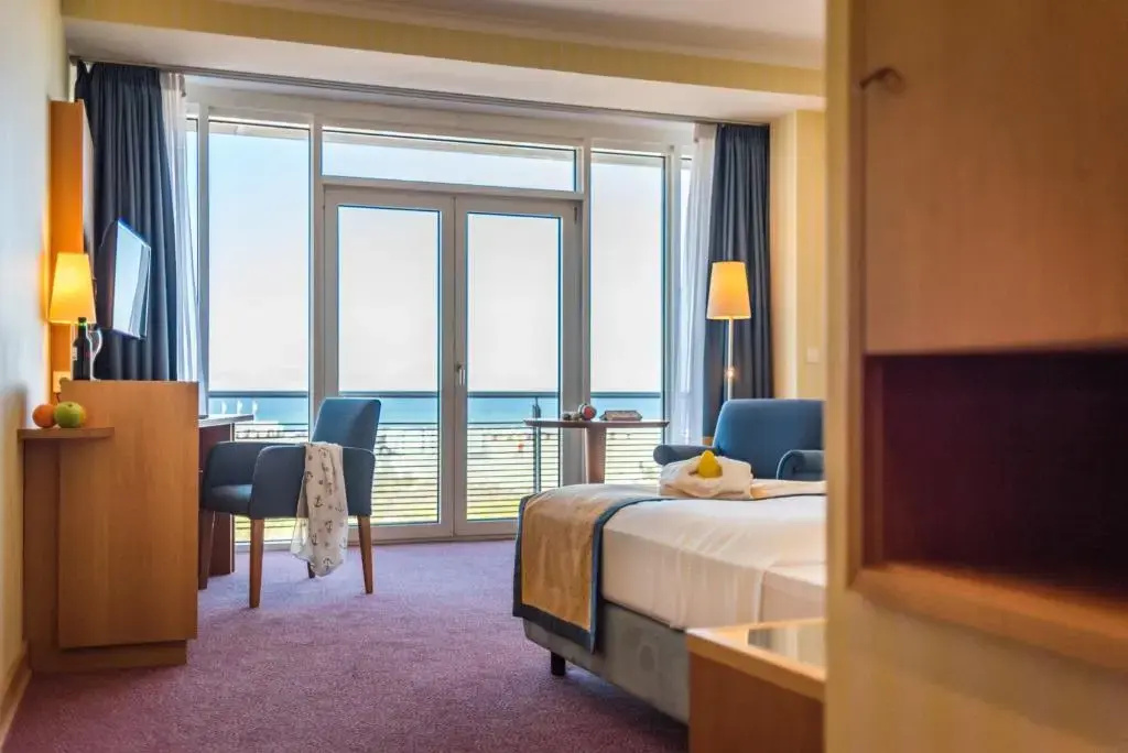 Standard Double room with sea view (full double bed)