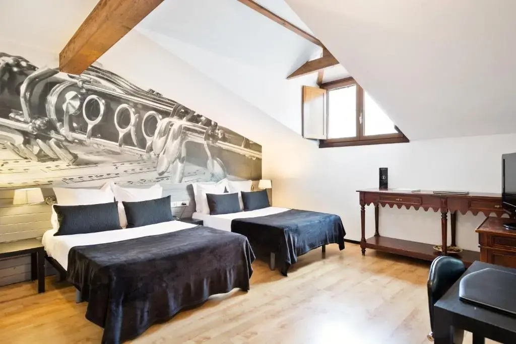 Standard Triple room