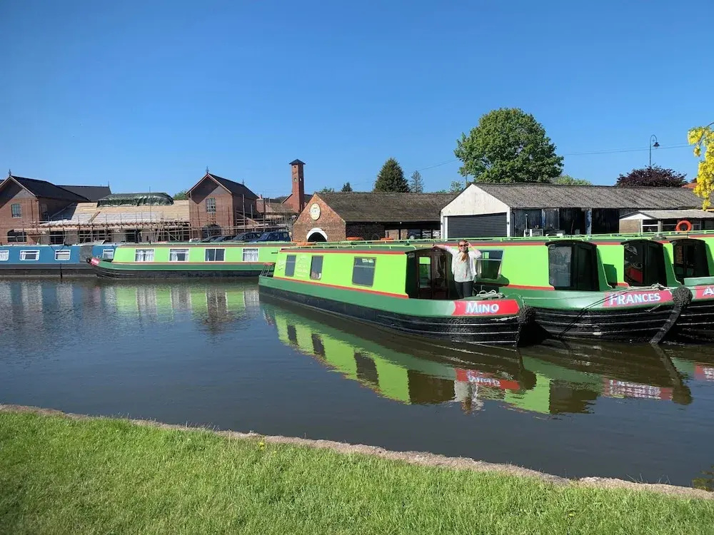 Stone - Boat - Sleeps 6 - Pet Friendly - 85ws