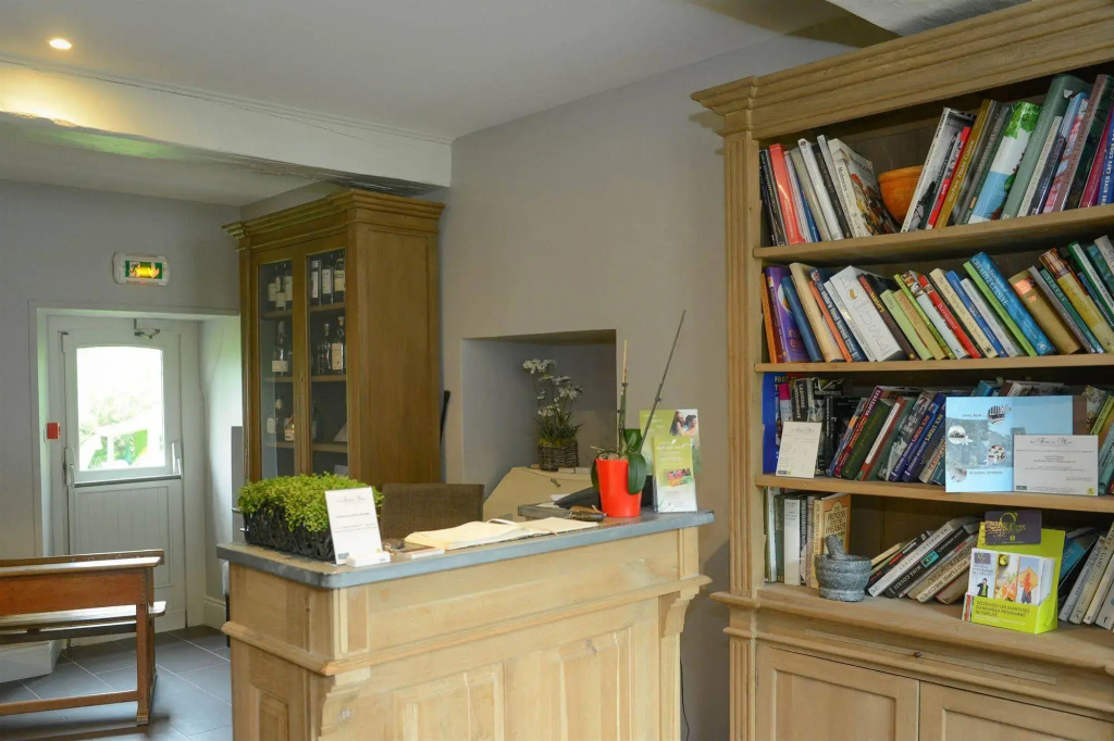 Lobby & Reception