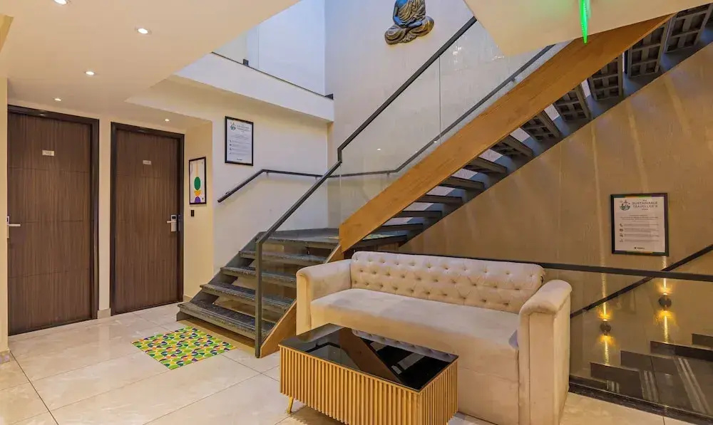 Lobby & Reception