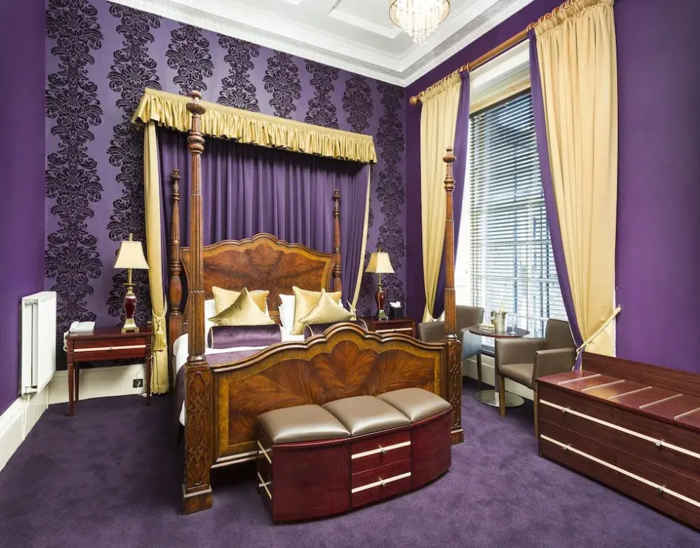 Double Suite (full double bed)