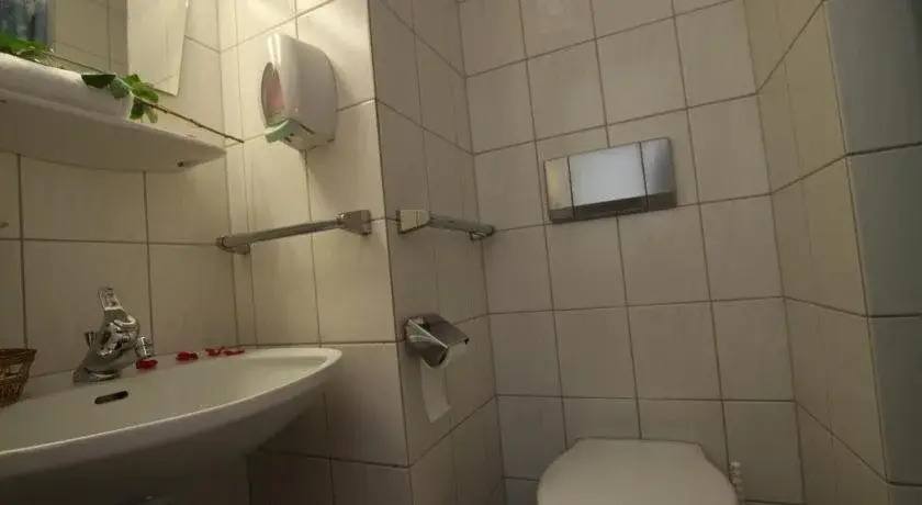 gallery_image_hidden_15