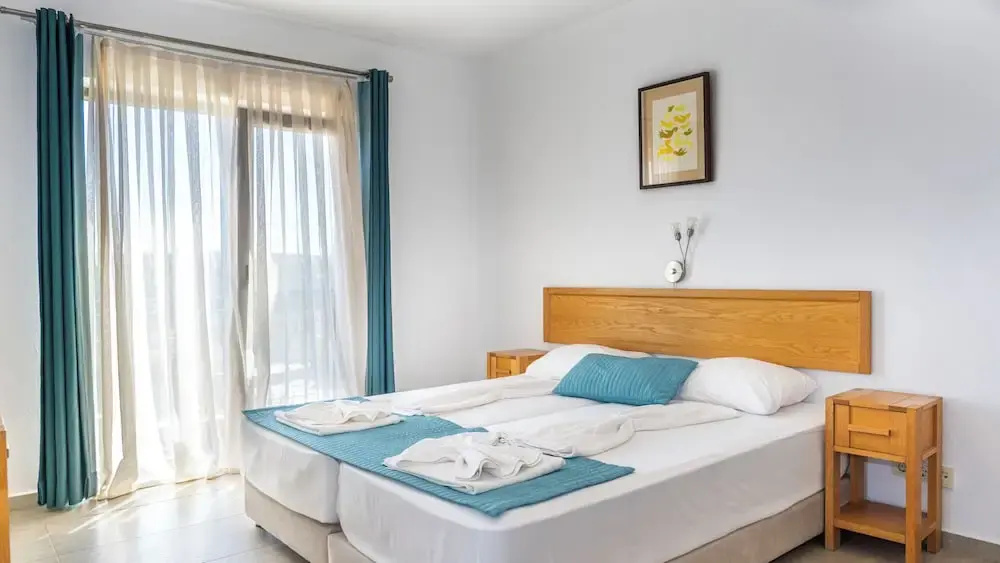 Deluxe Double room (full double bed)