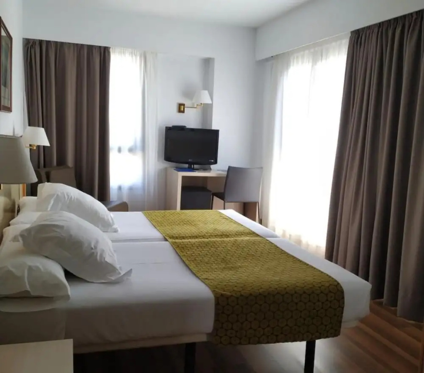 Standard Double room (full double bed)