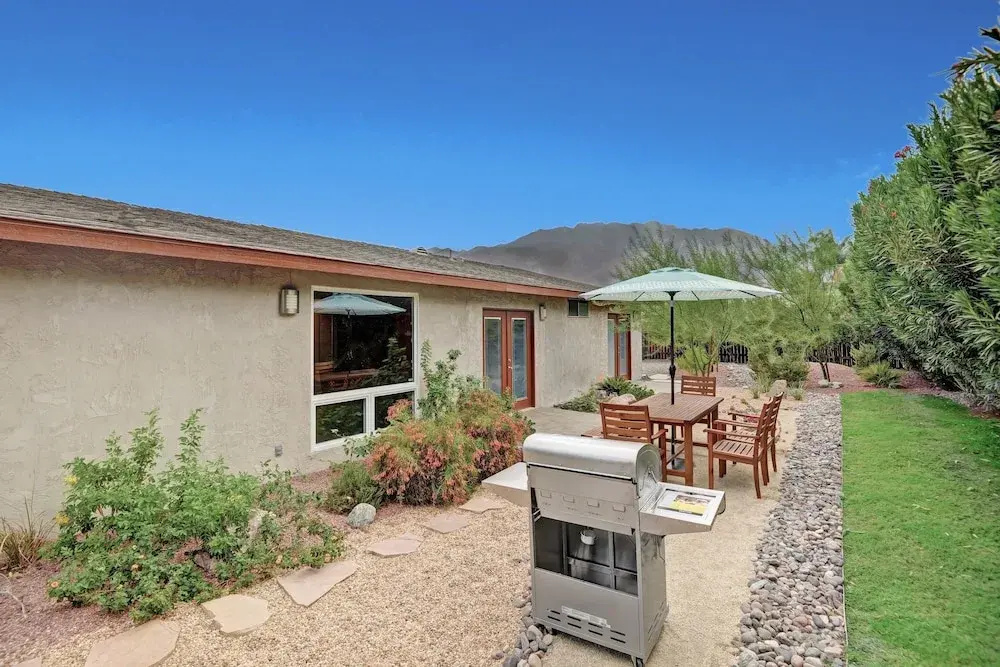 3br/2ba Front Yard Pool/ Jacuzzi In Palm Springs 3 Bedroom Home