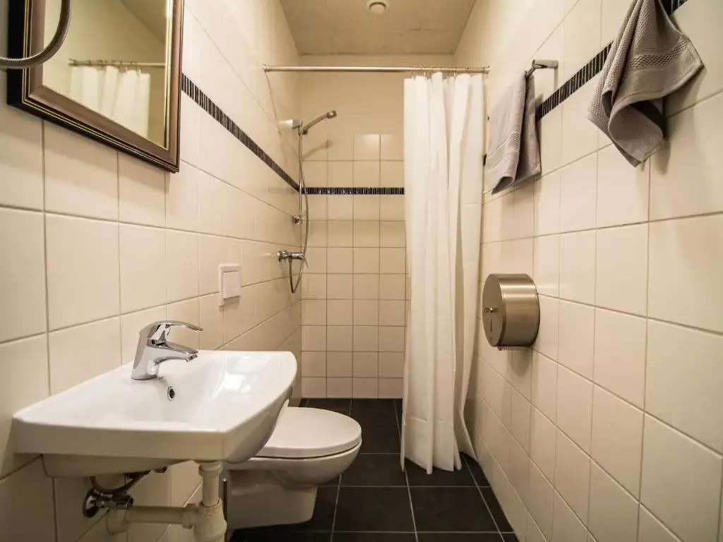 Economy room