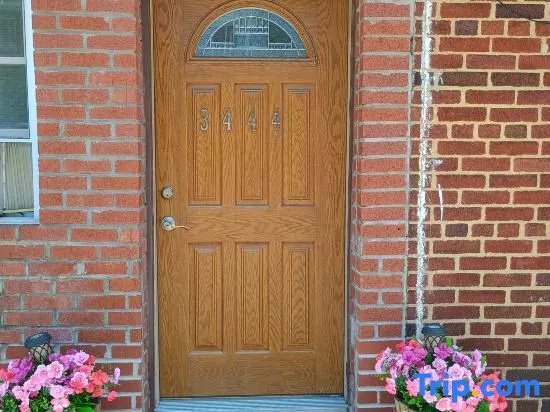 Ground floor unit for family and friends in Jackson Heights