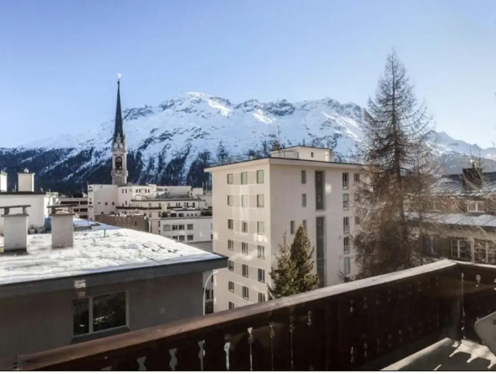 Apartment in villa in the heart of St. Moritz-Dorf