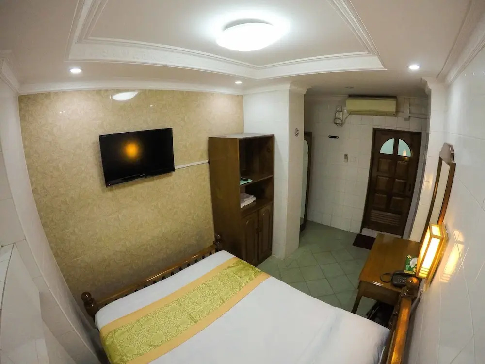 Standard Double room (full double bed)