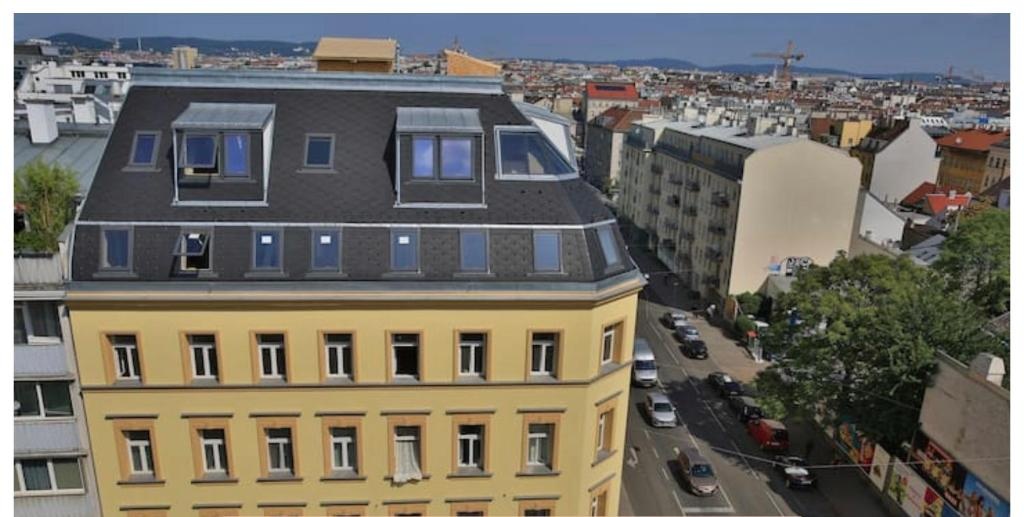 Between Schoenbrunn and the City Center. Apt. 31