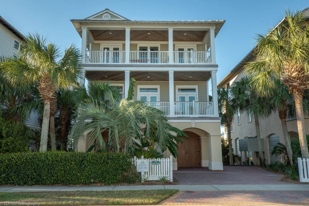 Stella Maris 4 Bedroom Home by RedAwning