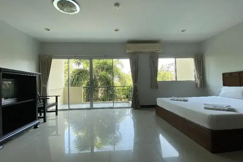 Standard Double room with balcony (full double bed)