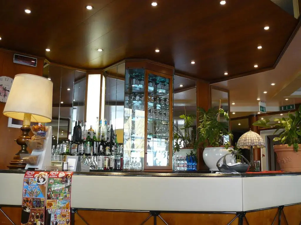 Food & Beverage
