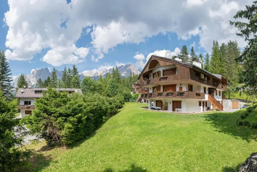 Cozy 3 Bedroom Flat in Cortina - With car Park