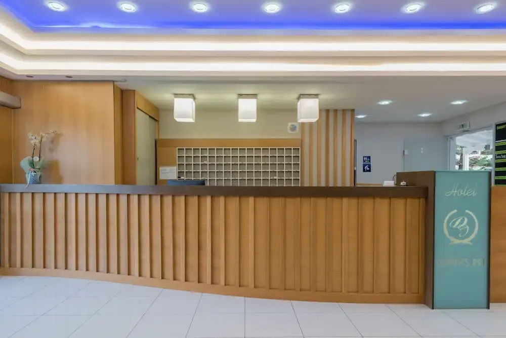 Denny's Inn Hotel