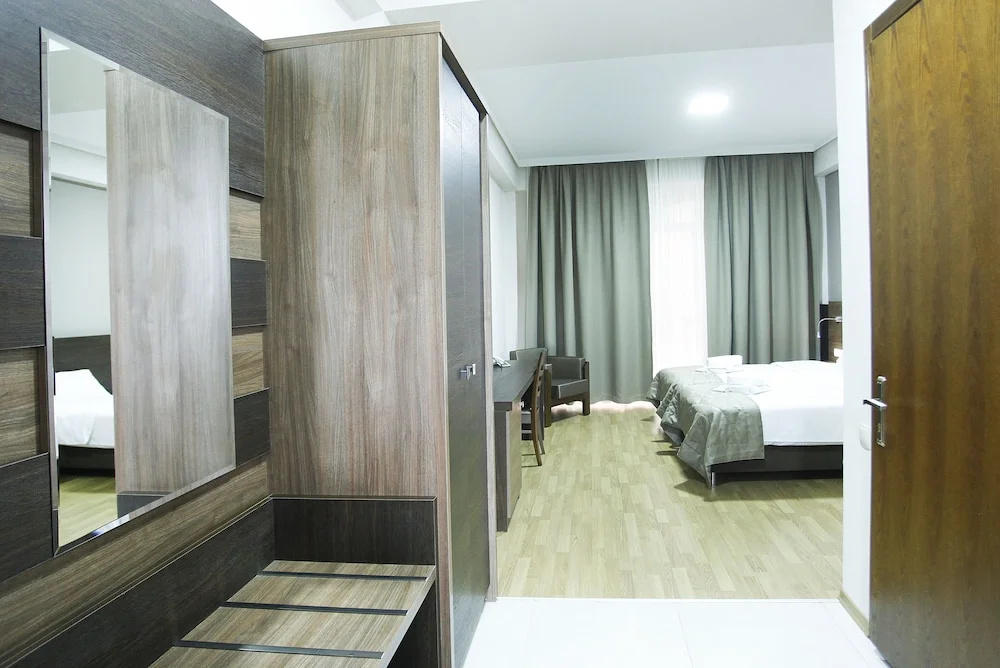 Deluxe Double room (full double bed)
