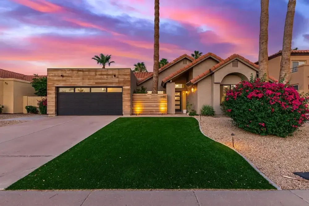 110th Scottsdale 3 Bedroom Home by RedAwning