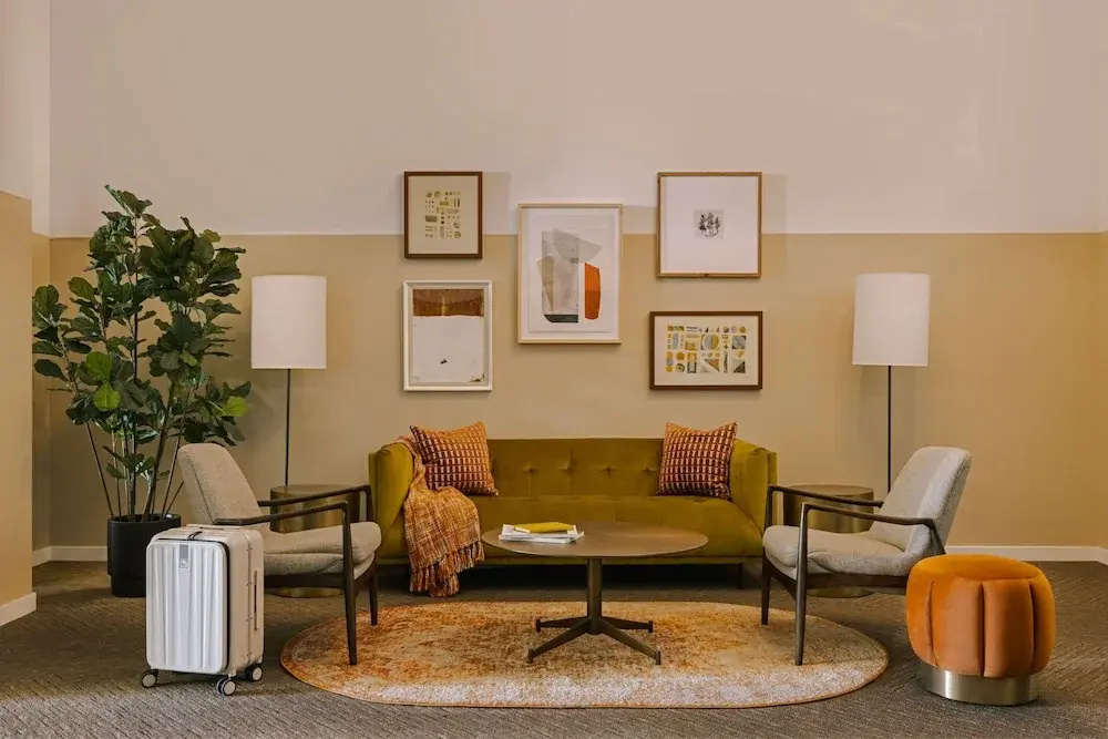 Lobby & Reception