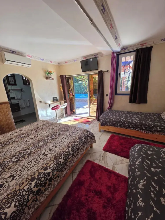 Studio with balcony and with garden view