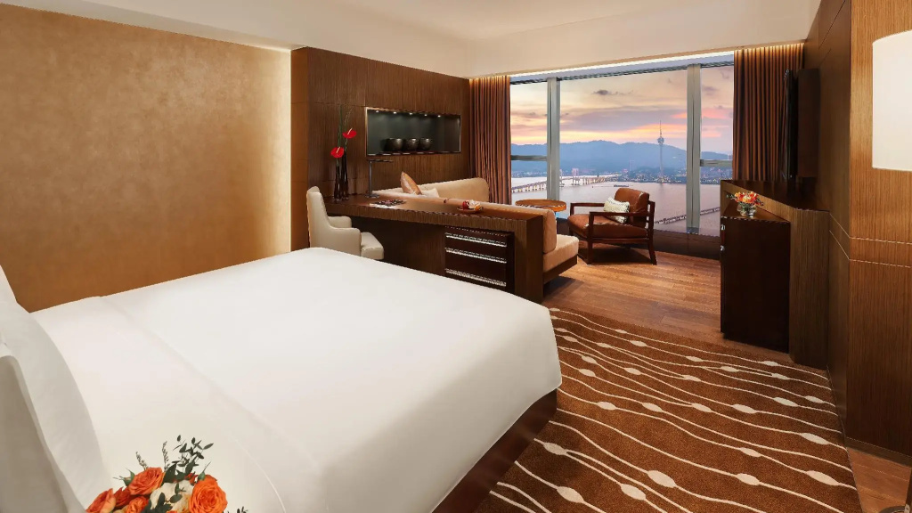 Standard Double room with water view (full double bed)
