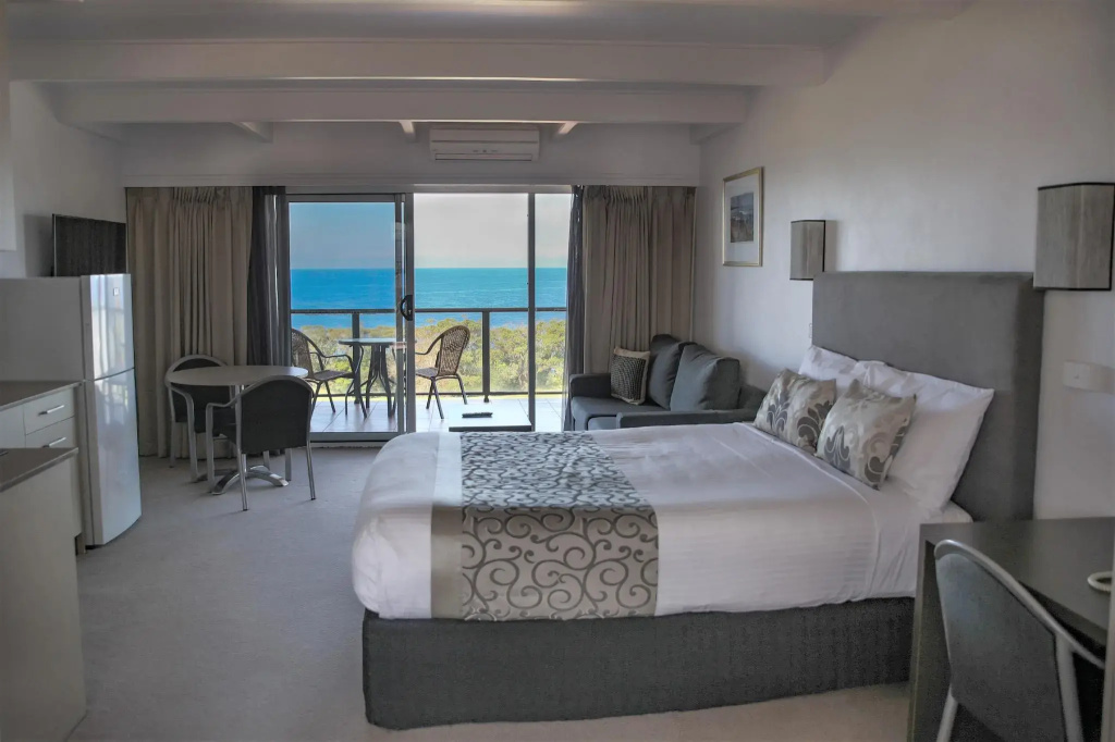Double Studio with sea view (full double bed)