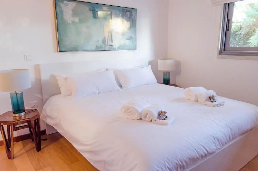 JOIVY Graca Luminous 2-BR Apartment w/Terrace