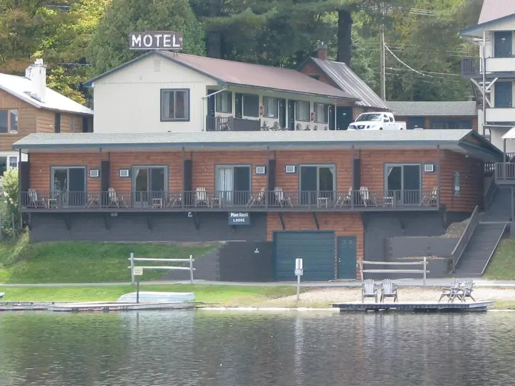 Pine Knoll Hotel - Chambres