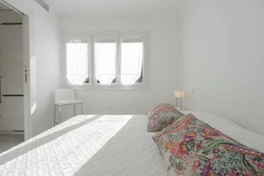 SERRENDY 3 minute-walk to the beaches! Cozy 2-bedroom apartment