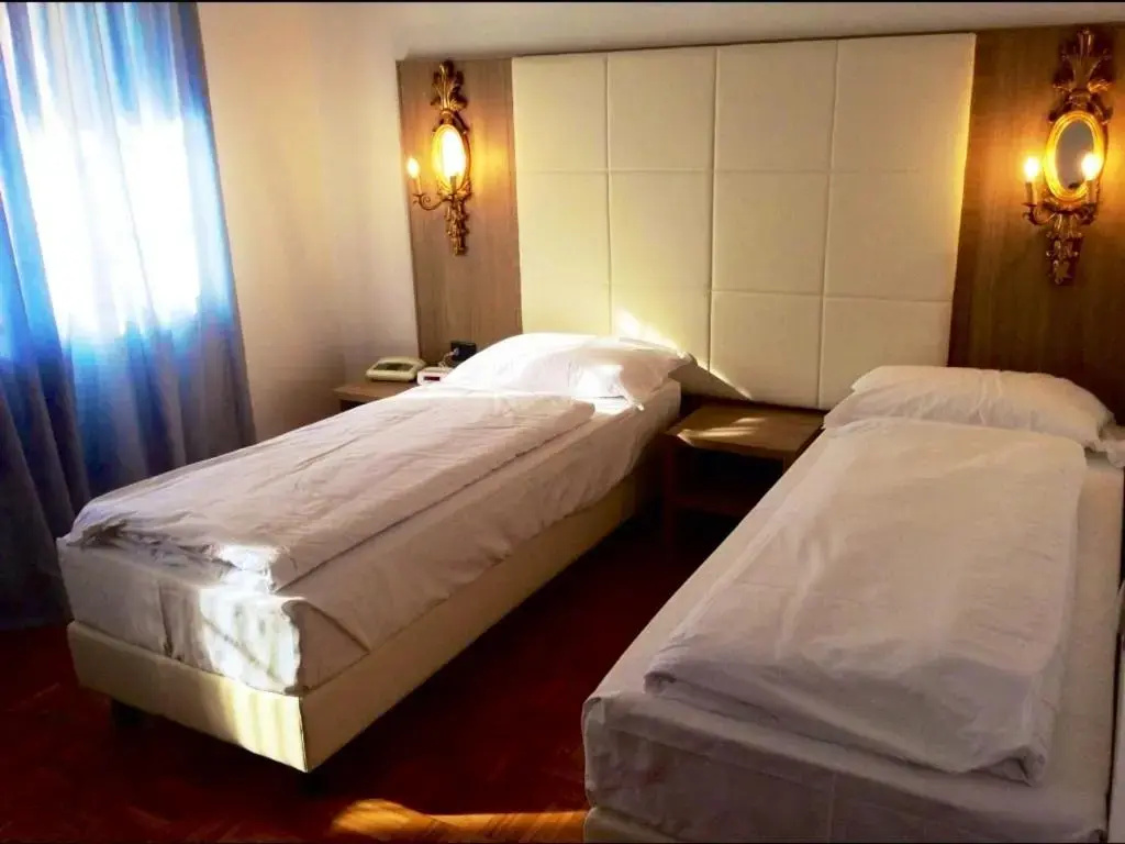 Standard Double room (twin beds)