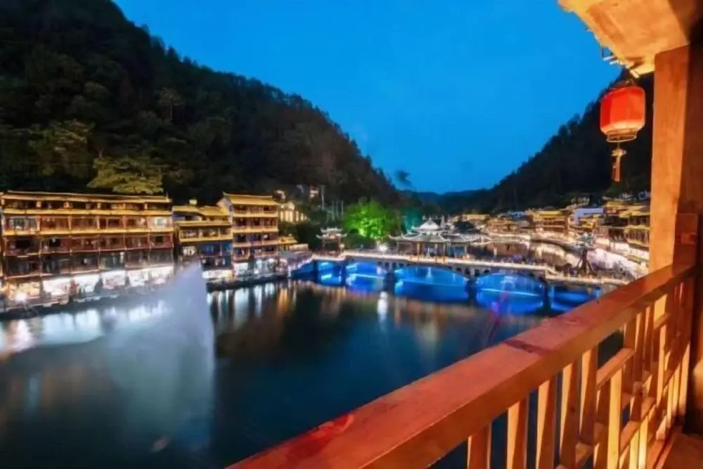Fenghuang Fanyin Zhenpin Inn
