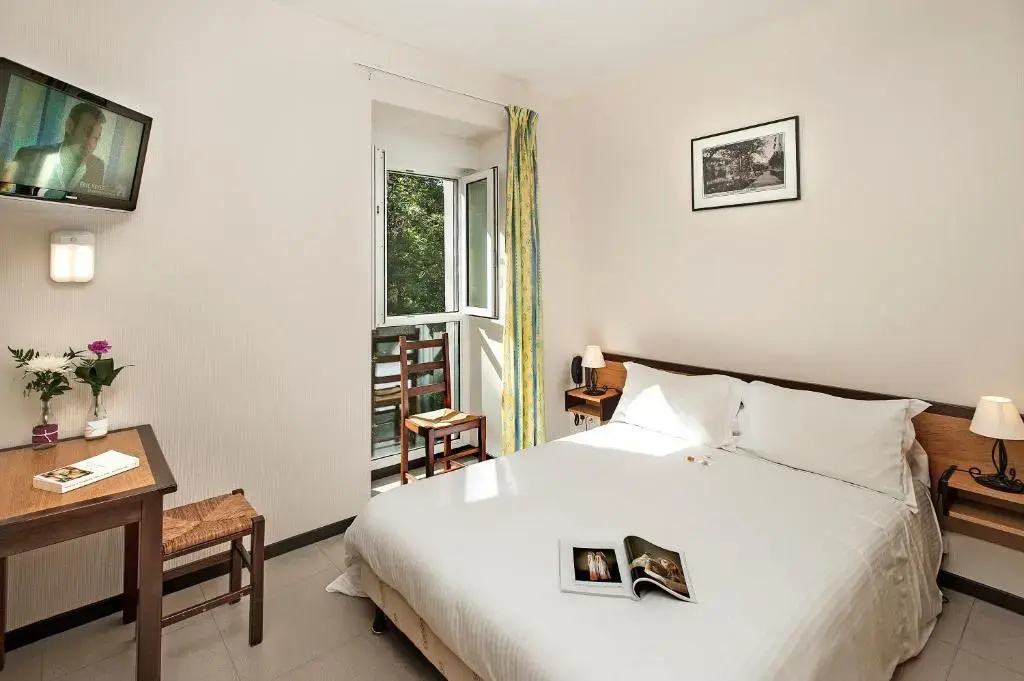 Logis Hôtel Restaurant Les 2 Rives - A75, en bordure de rivière - Chambres