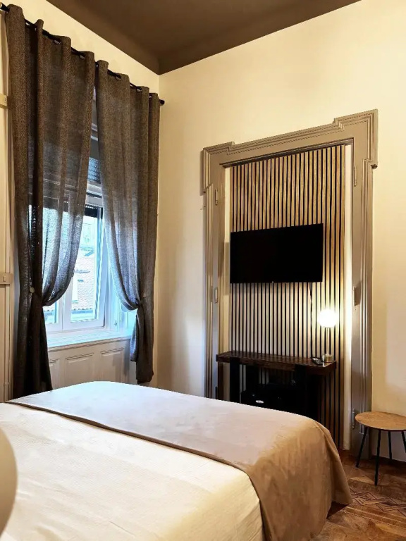 Deluxe Double room (full double bed)