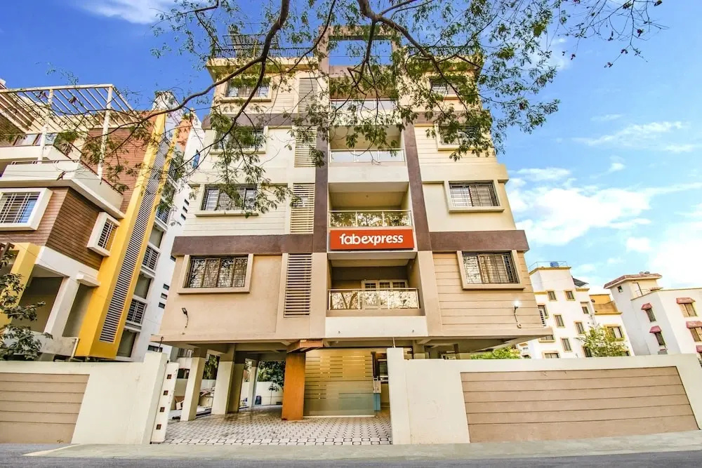 Fabhotel Grand Inn