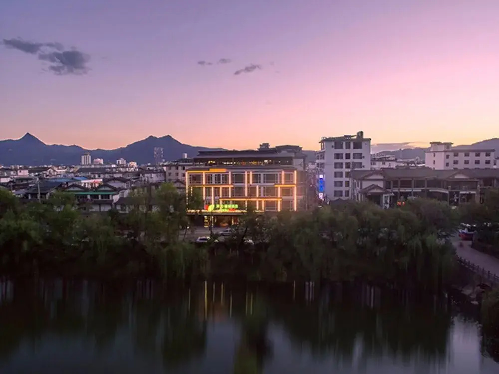 New Century Manju Lijiang Zangyuan Hotel