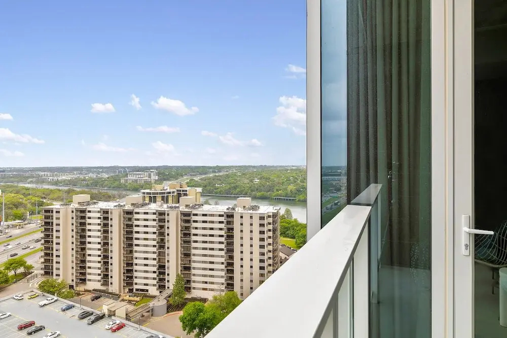 20th FL 1BR | Heated Pool | Gym | Bar | Balcony
