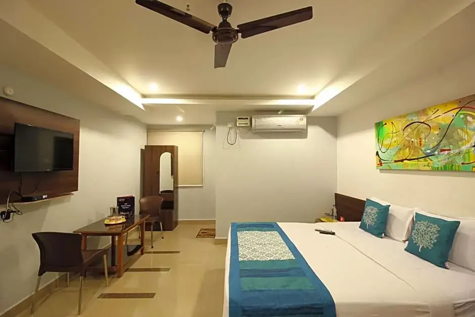 Deluxe Double room (full double bed)