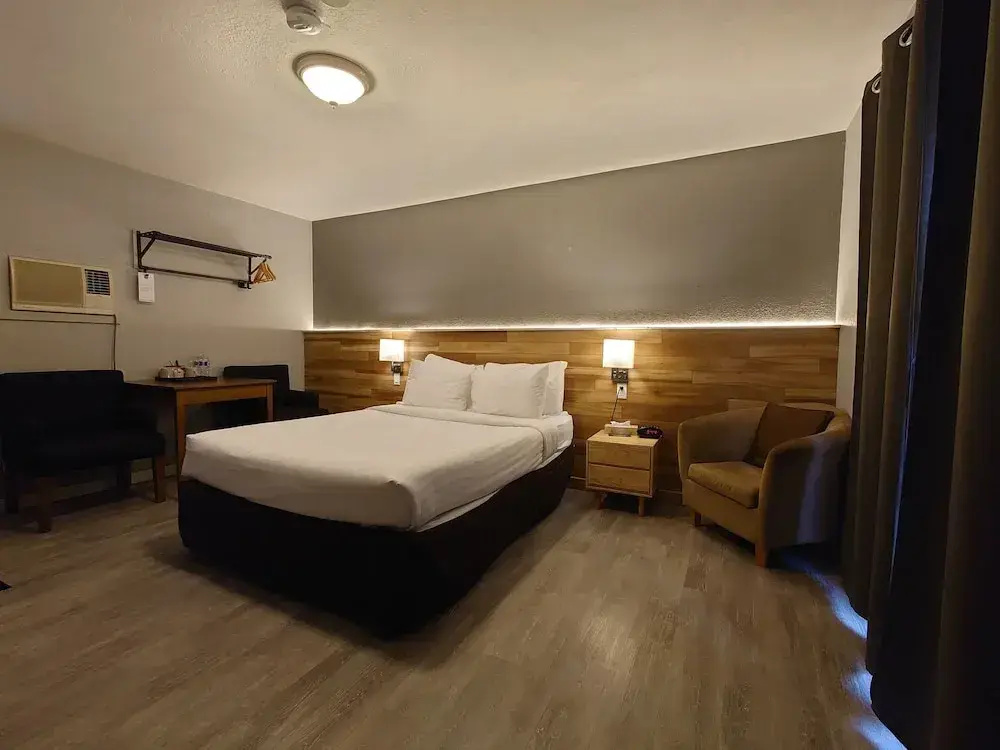 Standard Double room with balcony (full double bed)