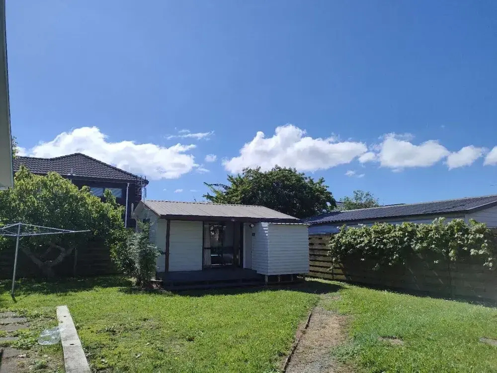 1 double and 1 sofa bed Garden Chalet