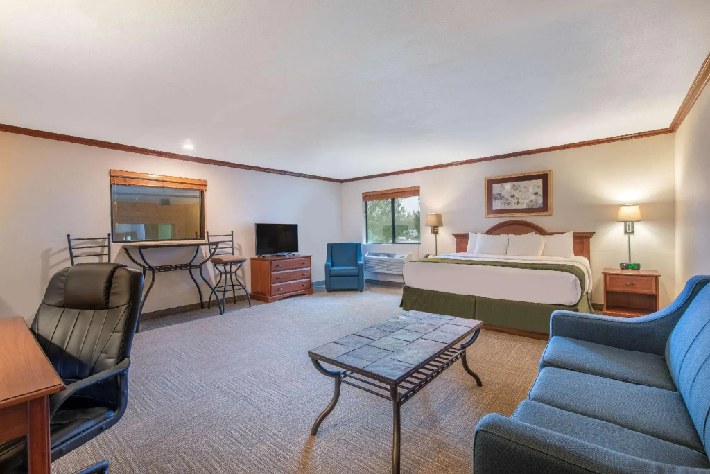 Double Suite (full double bed)