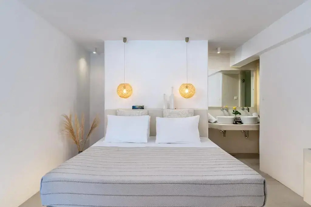 Deluxe Double Pool View room (full double bed)