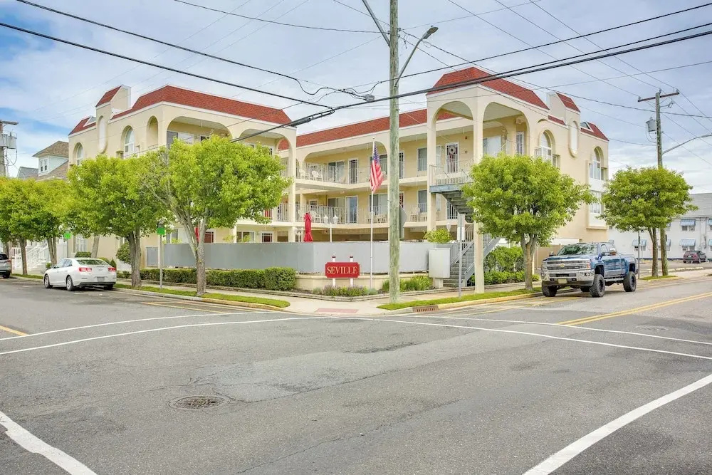 Quaint Wildwood Condo ~ Walk to Beach!
