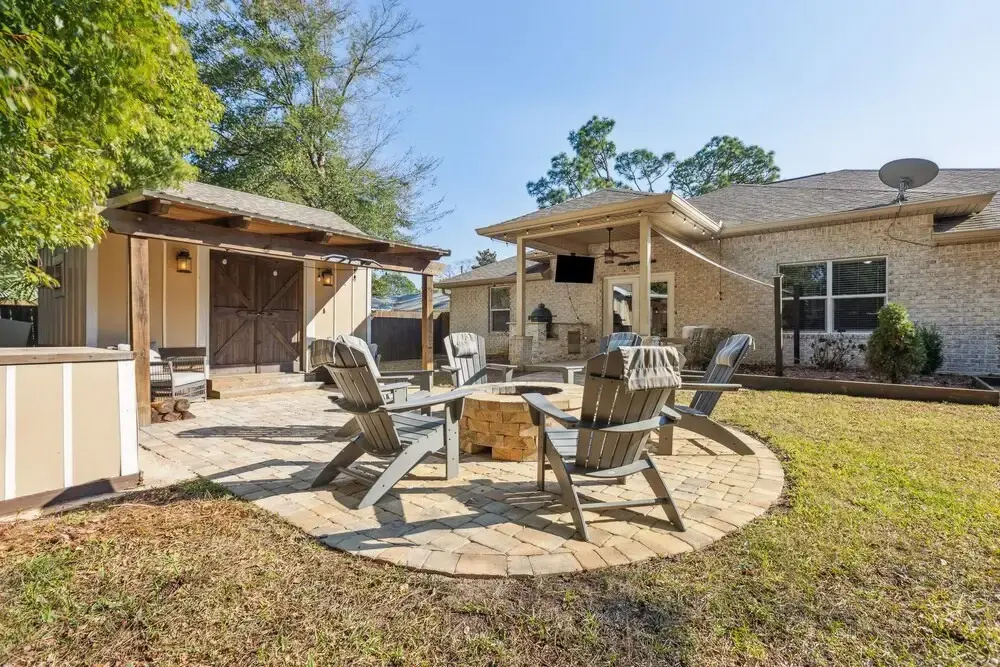 Family-friendly Oasis: Grilling & Outdoor Fun 4 Bedroom Home by RedAwning