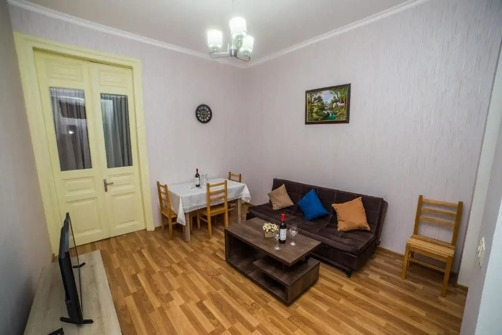 12 Nikoloz Izashvili Street