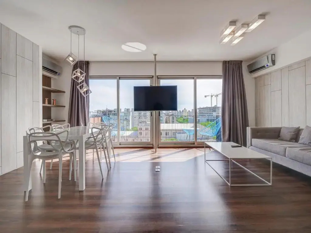 2 Bedrooms Apartment