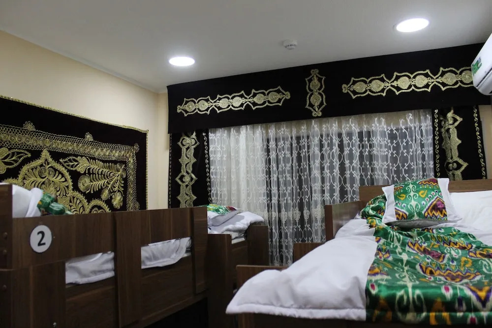 Кровать в общем номере в National Hostel