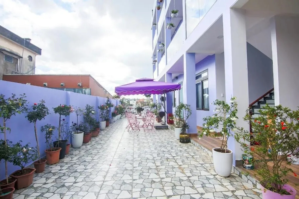 Thy Thy Hotel by OYO Rooms