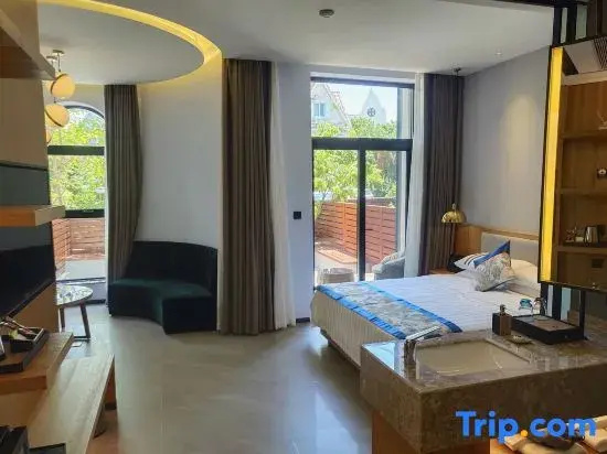 Standard Double room with balcony (full double bed)