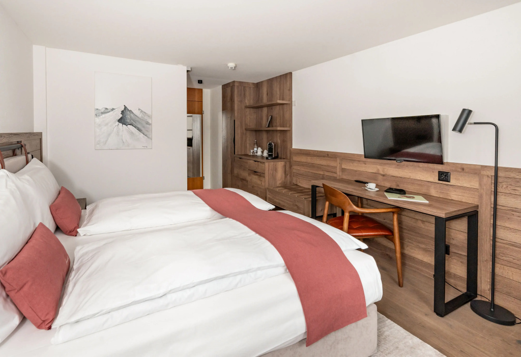 Double room (full double bed)